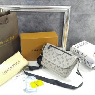 루* M14912 ㅡMONOGRAM SHADOW 펄스 메신저 (풀박스)