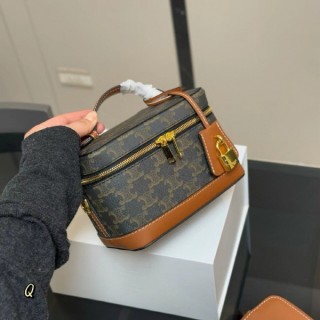 셀* 트리옹프 카프스킨 베니티백