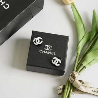 샤* CC 로고 이어링