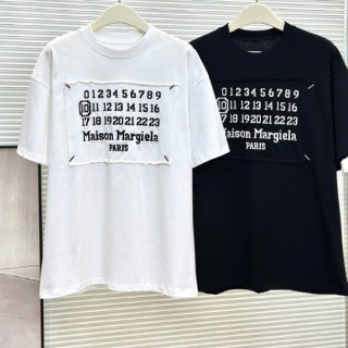마* 넘버링 로고 자수 티셔츠