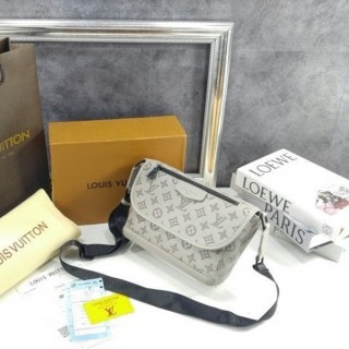 루* M14912 ㅡMONOGRAM SHADOW 펄스 메신저 (풀박스)