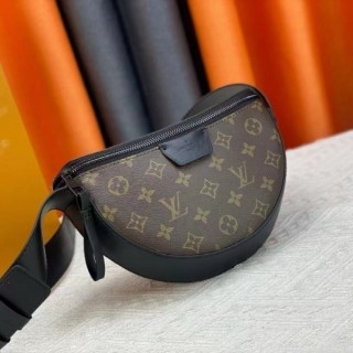 루* 문 크로스바디