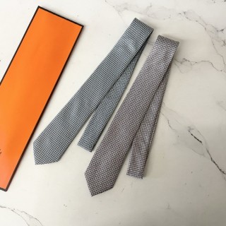 에* 모자이크 듀 포부르 넥타이