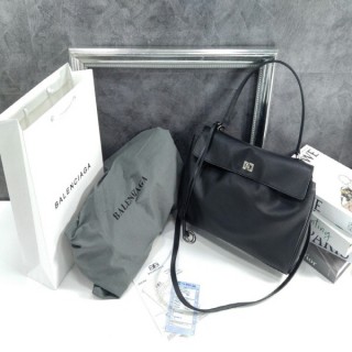 발**** 남여공용 로데오 미디엄 유즈드 이펙트 원 참 핸드백 블랙