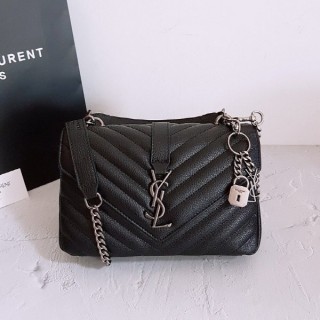 생** 신민아 사첼백