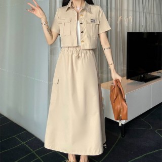 미* 자수 로고 크롭 포켓 셔츠 & 드로우스트링 카고 롱 스커트 셋 (여성)